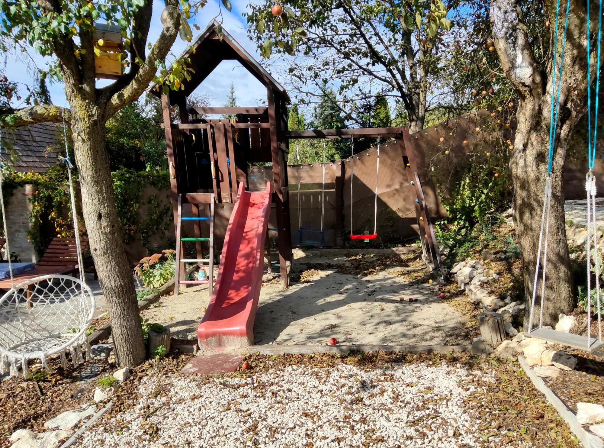 Borostyankut Wellness Home Баконьбель Экстерьер фото
