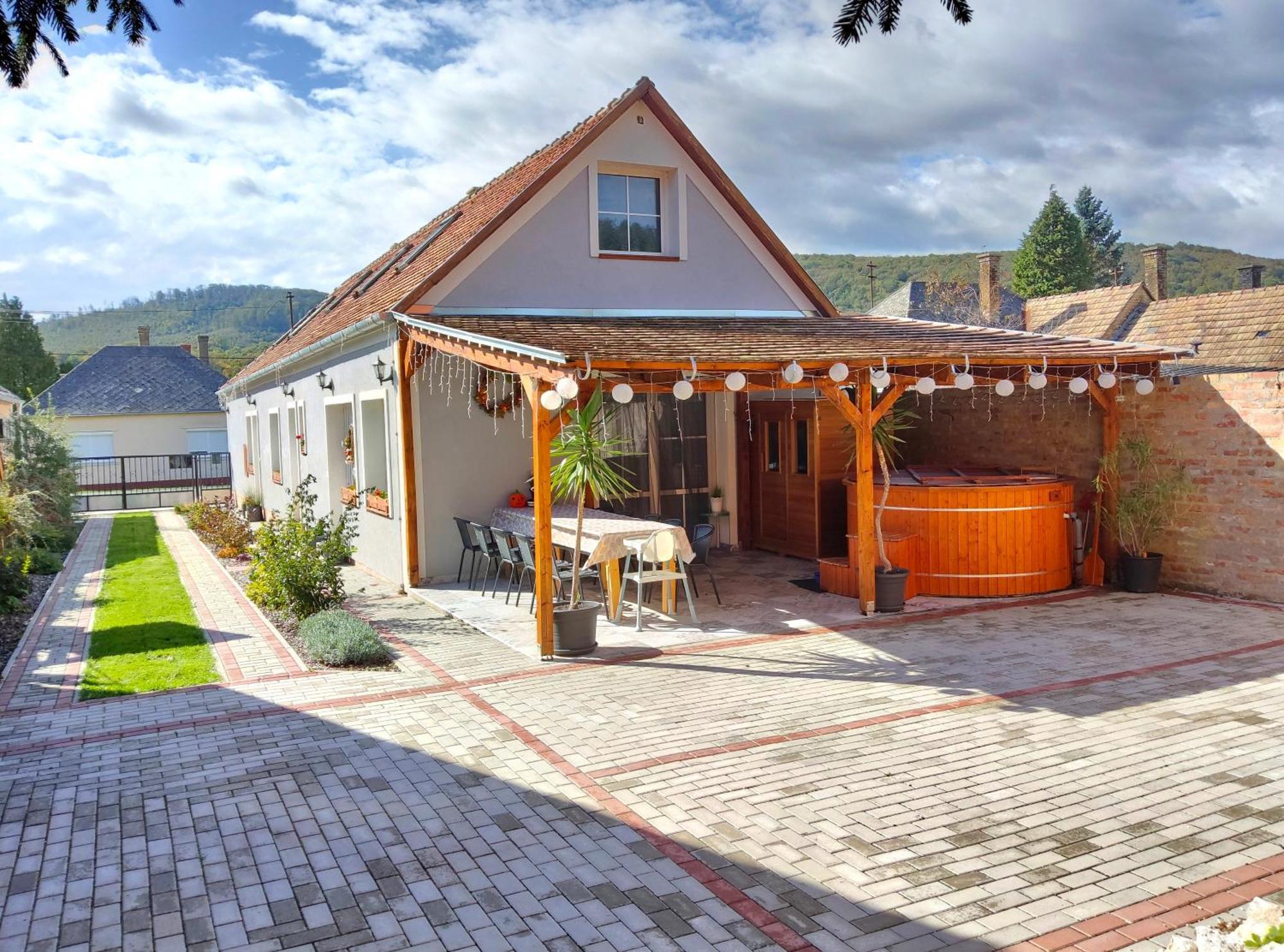 Borostyankut Wellness Home Баконьбель Экстерьер фото