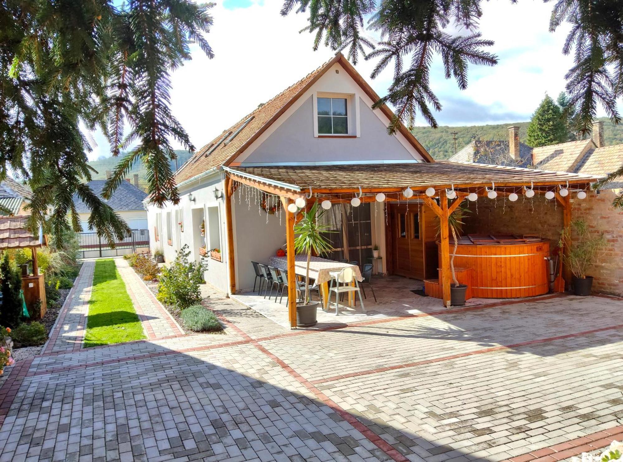 Borostyankut Wellness Home Баконьбель Экстерьер фото
